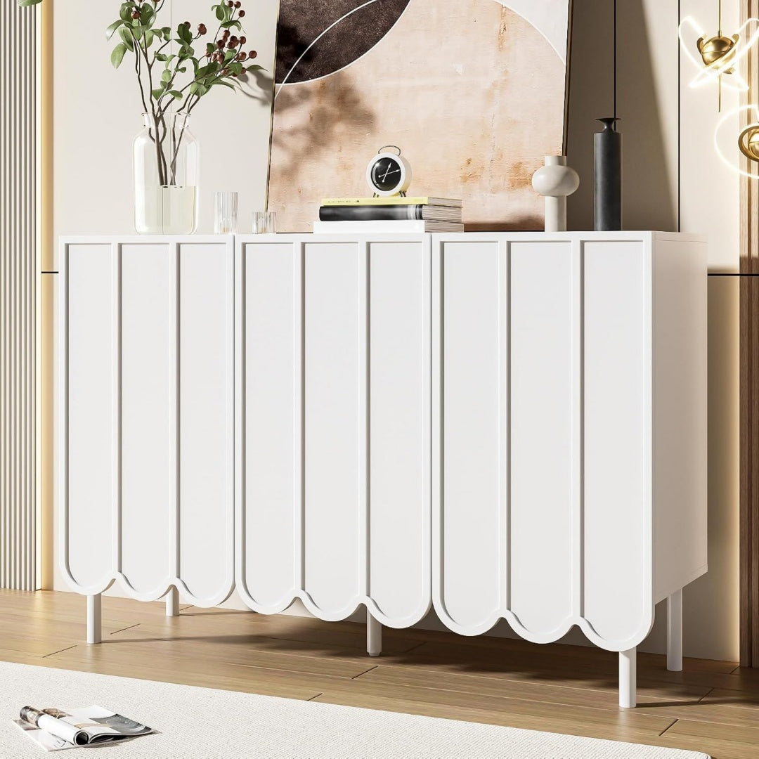Grifflose Fronten und Hoehenverstellung an dem Sideboard