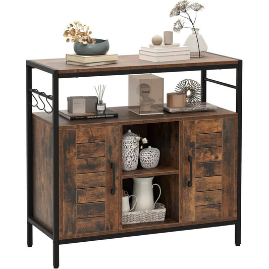 Offene Ablagen praegen das Sideboard aus Metall