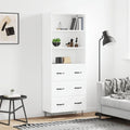 Bei dem Hochschrank steht eine Wandmontage im Mittelpunkt