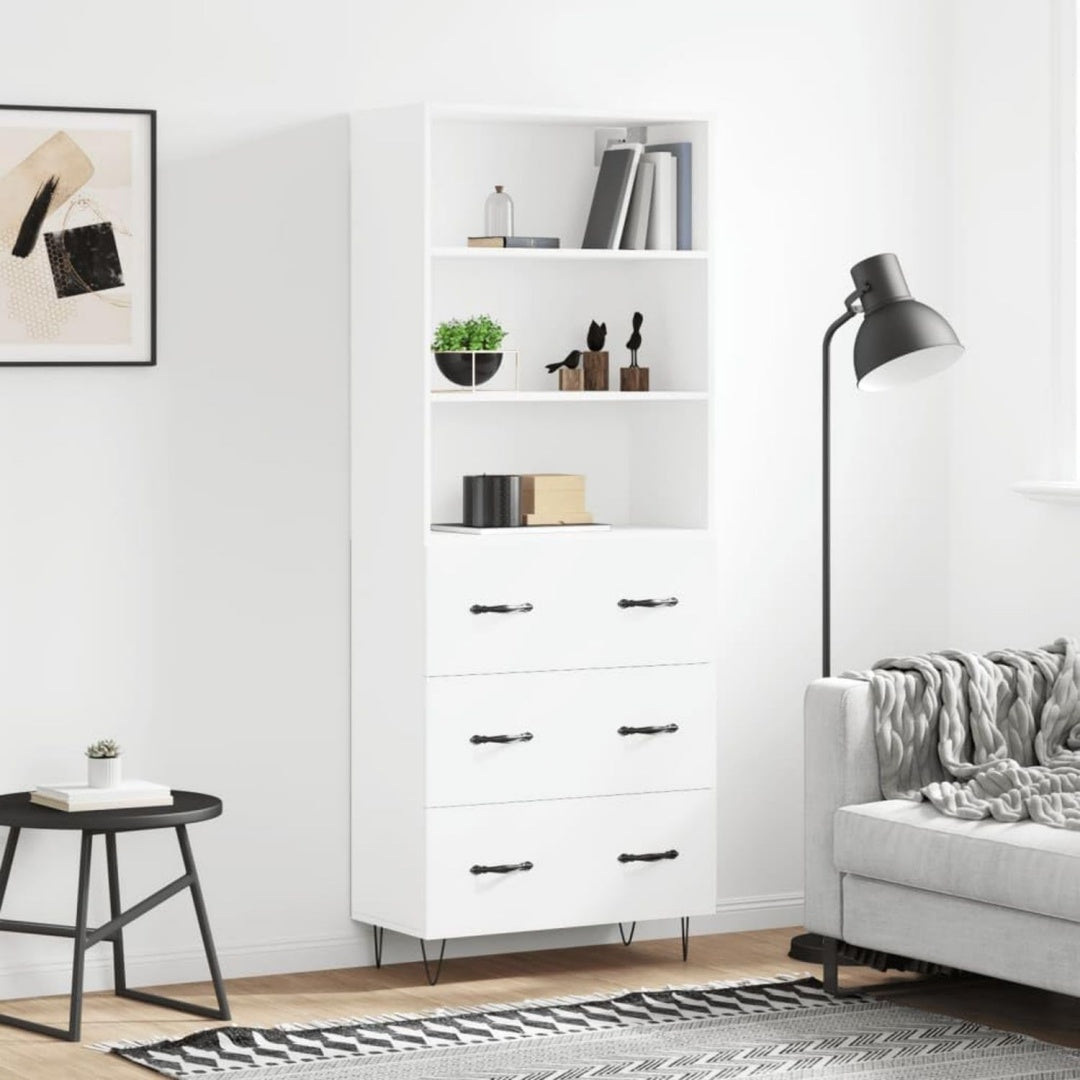 Bei dem Hochschrank steht eine Wandmontage im Mittelpunkt