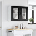 Holzoptik ergaenzt die Vitrine