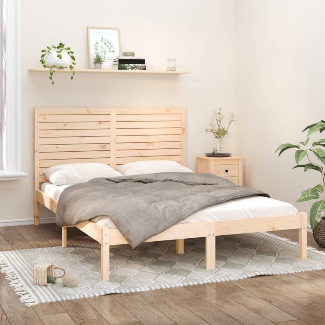 Das Bettgestell misst 120 x 200 cm in Naturbraun